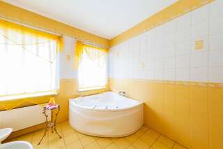 Отели типа «постель и завтрак» Uroczysko Jastrowie Апартаменты с двумя спальнями и спа-ванной-3